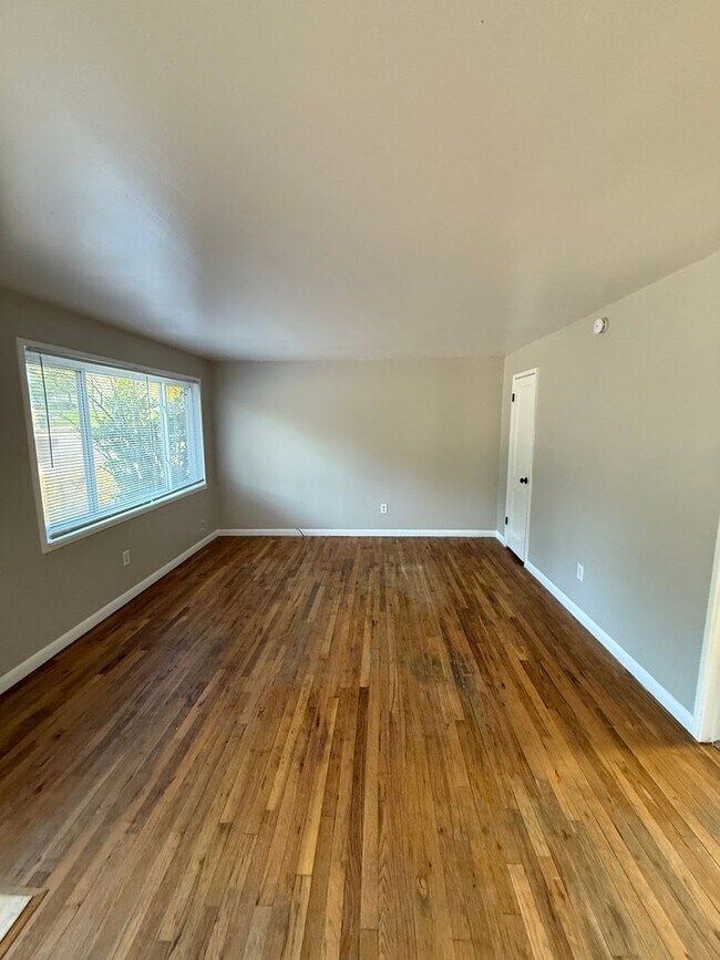 Foto del edificio - 433 Glen View Ct