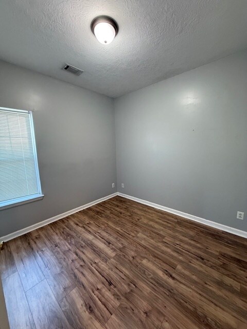 Foto del edificio - 2162 Sylvan Lake Dr