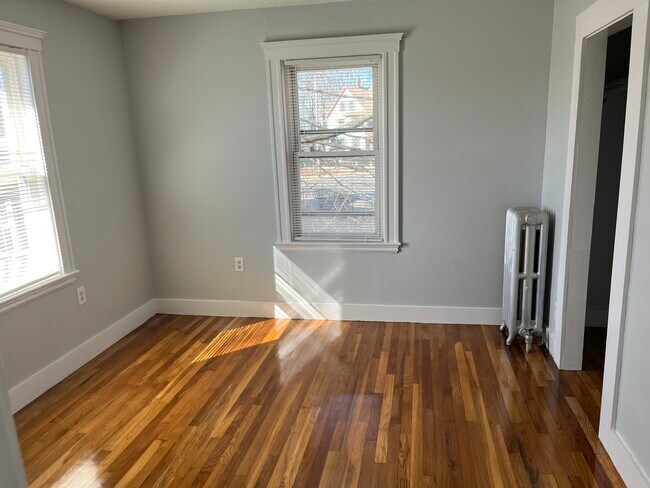 Building Photo - 9 Plainfield Ave