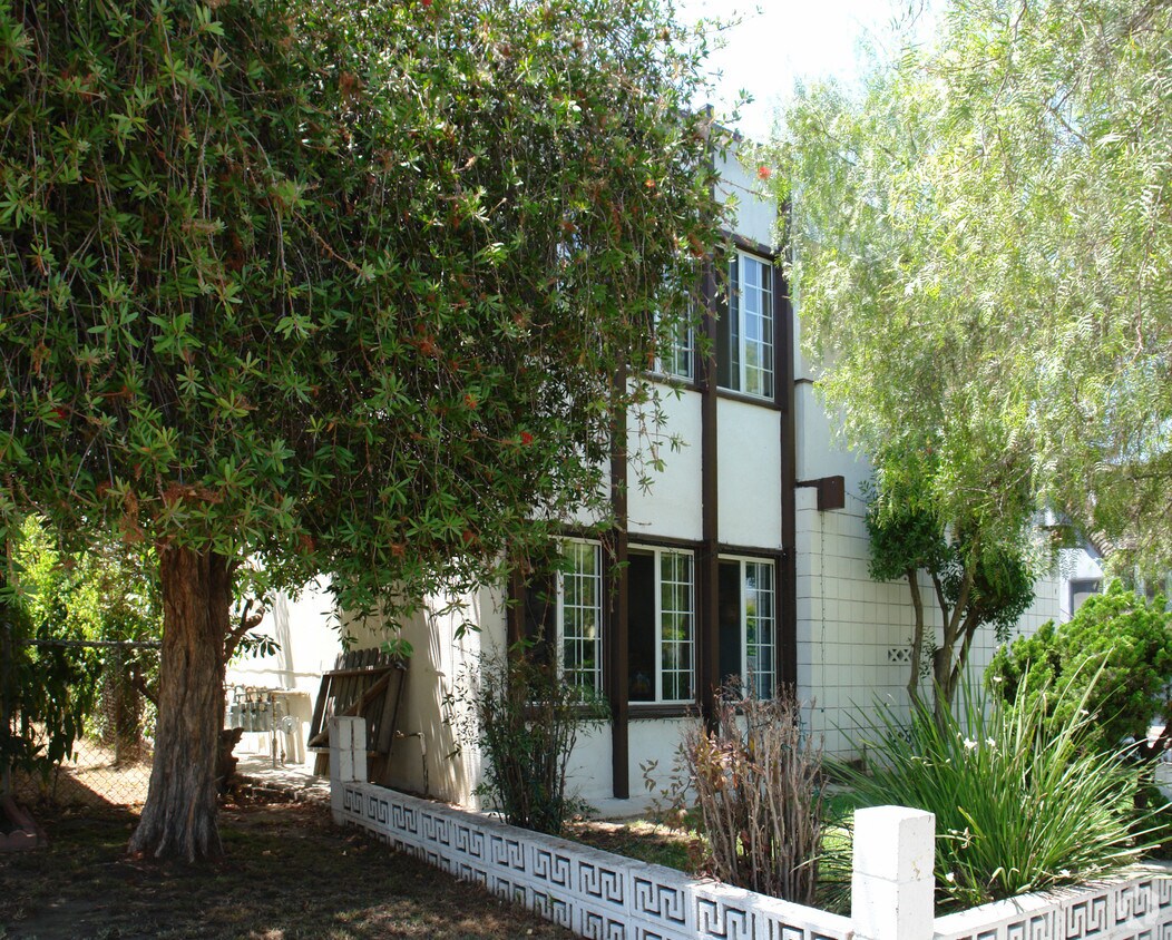 Foto del edificio - 3827 Girard Ave