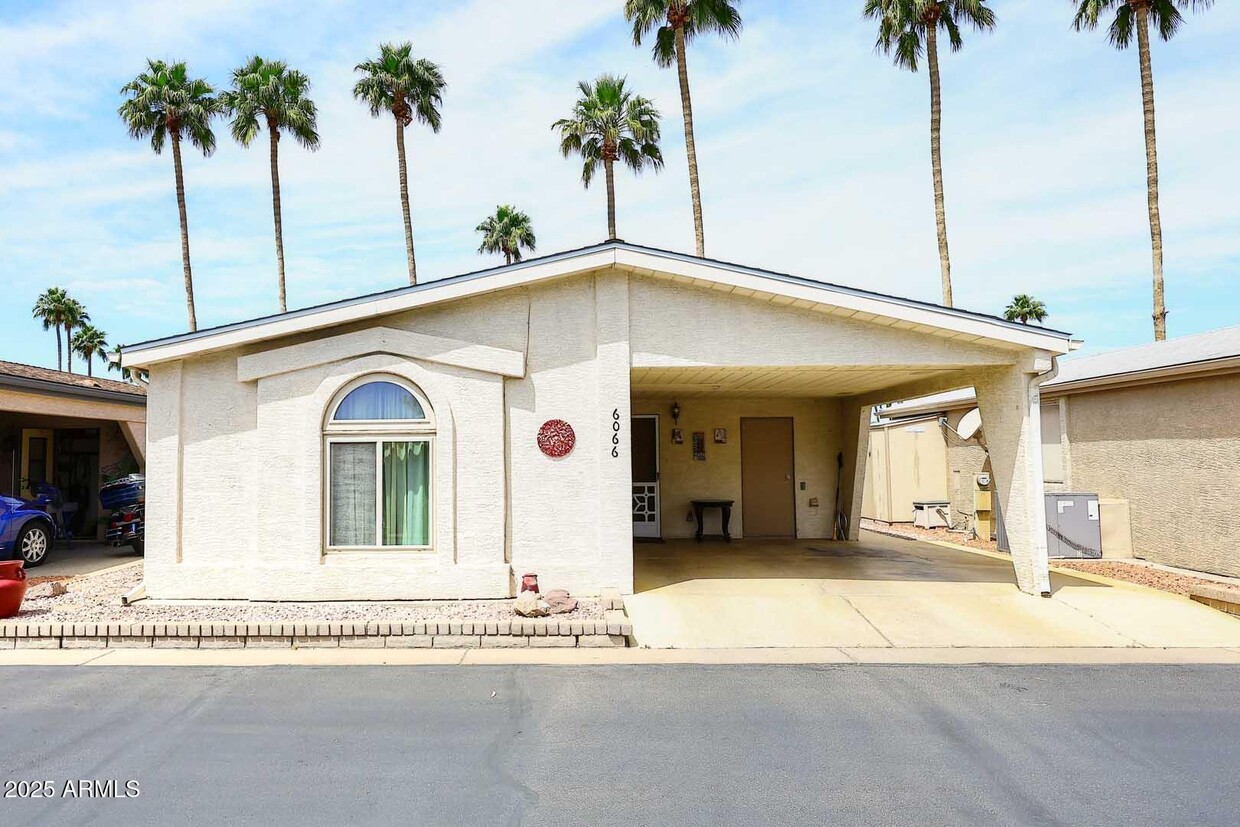 Primary Photo - 6066 S Oakmont Dr