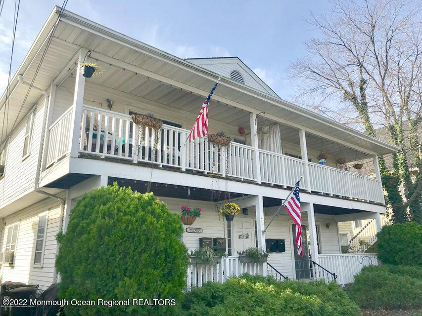 Primary Photo - 70 Mt Hermon Way