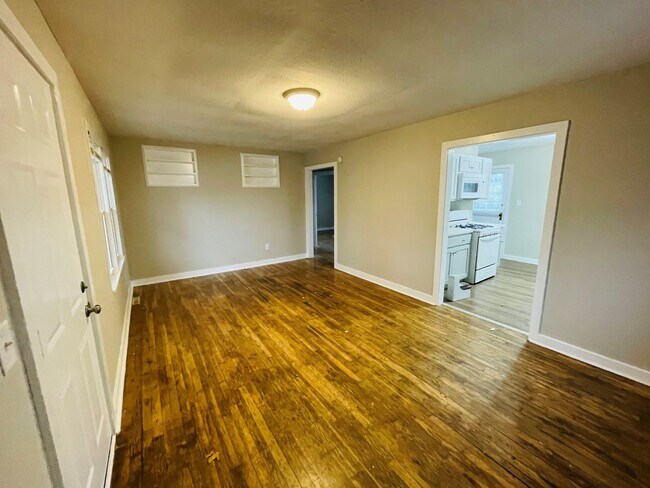 Foto del edificio - Fall 2024 remodel! Brand new cabinets, cou...