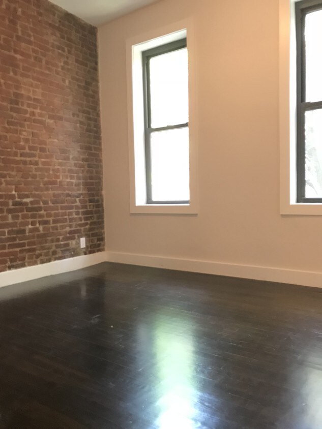 Foto principal - 301 E 89th St