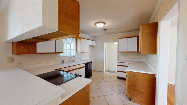 Building Photo - 5450 Lusann Dr