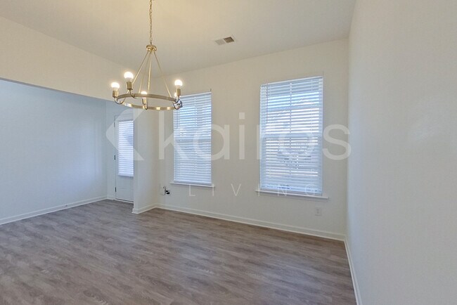 Foto del edificio - 143 English Oak Ln