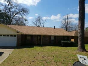 Building Photo - 918 Villa Ln