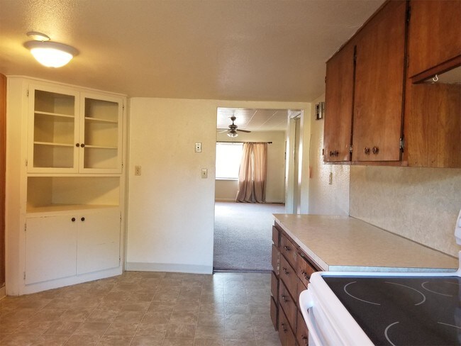 Foto del edificio - 2440 S Locust Grove Rd