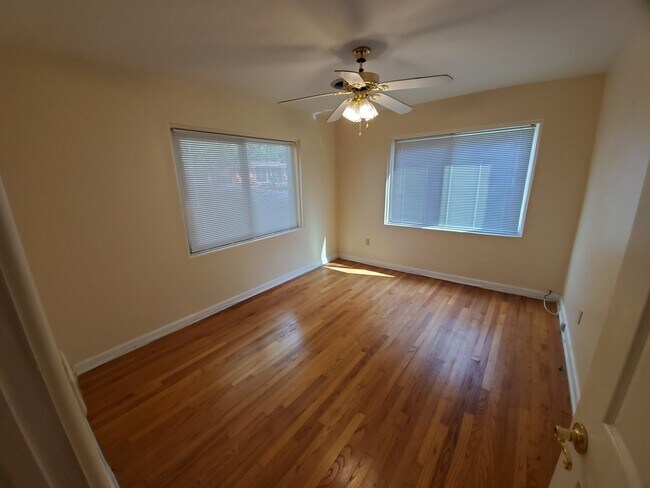 Building Photo - 1021 N Tremain St