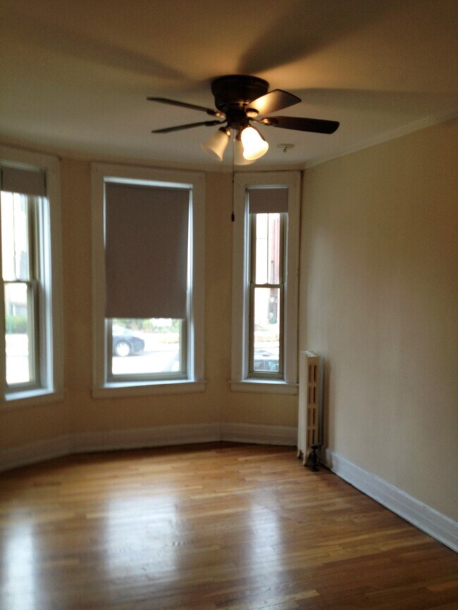 Foto del edificio - 322-330 W Washington Blvd