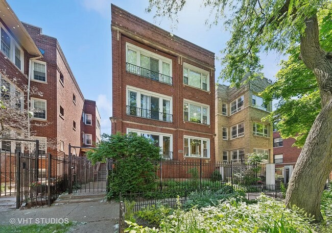 Foto del edificio - 7619 N Bosworth Ave