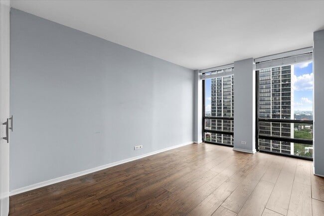 Building Photo - 1660 N La Salle Dr
