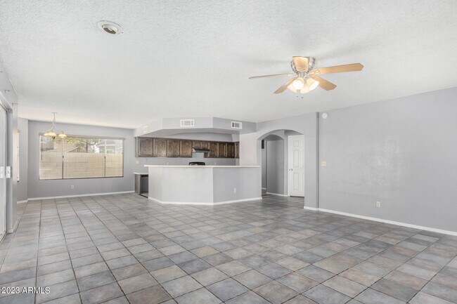 Building Photo - 225 S Rush Cir