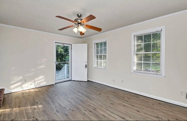 Foto del edificio - 1808 Lowder Dr