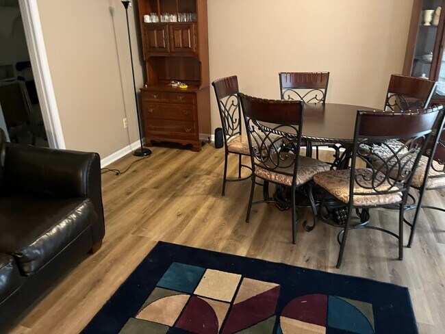 Foto del edificio - 1002 E University Dr