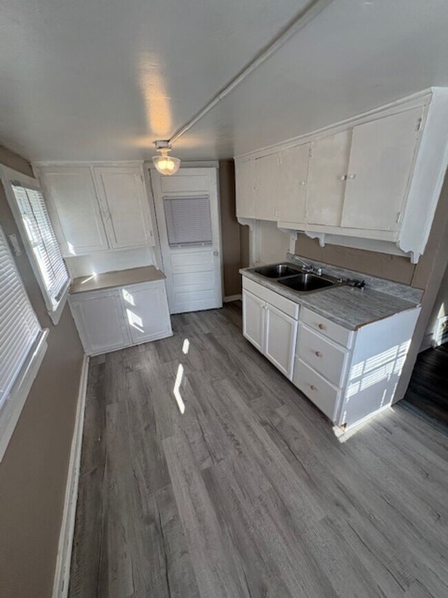 Foto del edificio - 2 Bedroom / 1 bathroom House in Peoria, IL