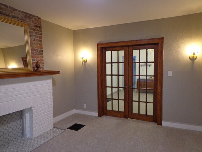 Building Photo - 671 Frebis Ave