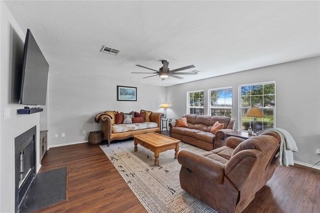 Building Photo - A Gem in Georgetown MOVE IN SPECIAL $1000.00 Deposit With Approved Credit