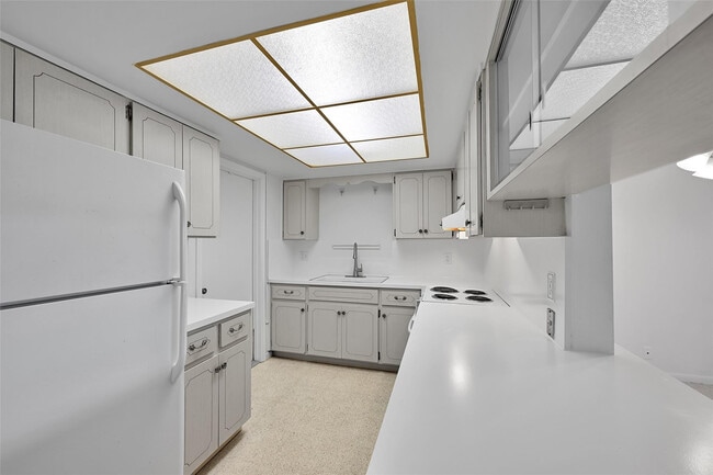 Building Photo - 2624 NE 32nd St