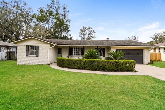 Building Photo - 2742 Holly Ridge Dr