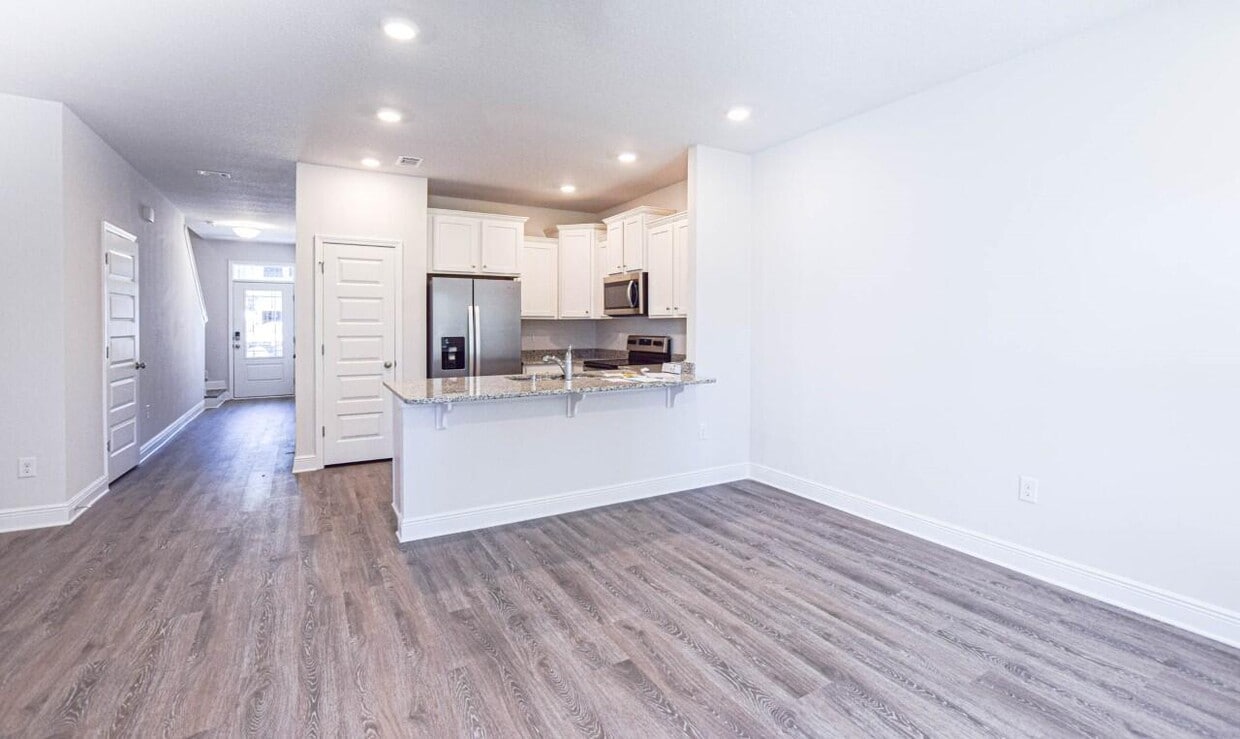 Foto principal - 219 Sandhill Pines Dr