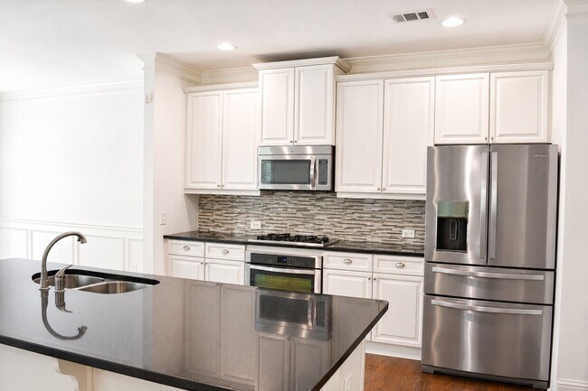Foto del edificio - 5211 Merrimont Dr