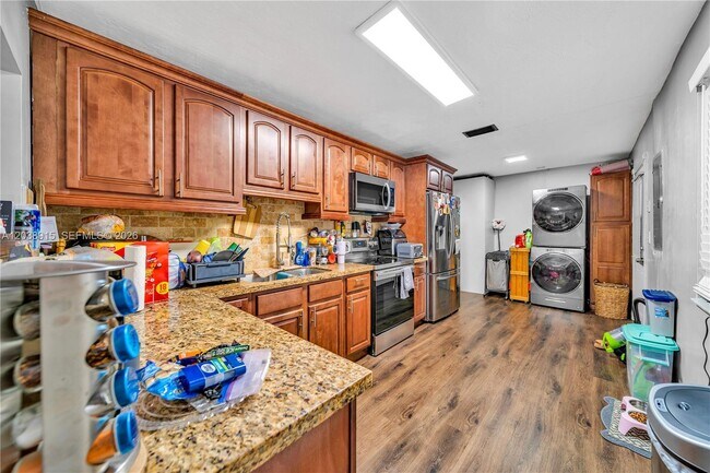 Foto del edificio - 875 E 29th St
