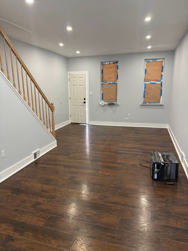 Foto del edificio - Charming 2-Bedroom Home in Port Richmond Available For Rent!