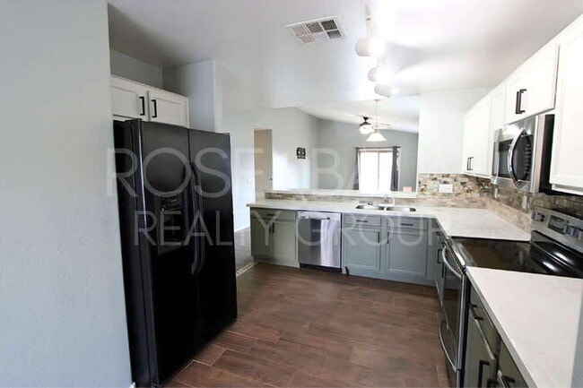 Building Photo - 16755 W Desert Bloom St