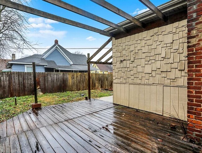 Foto del edificio - 423 N Webster St