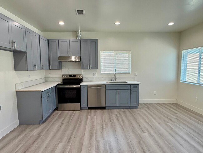 Building Photo - Brand New 2 Bed, 2 Bath