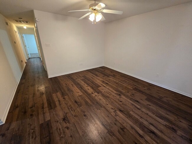 Building Photo - Bryan - 3 bedroom / 2 bath / duplex / fenc...