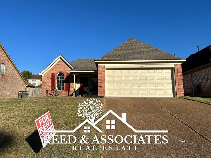 Foto principal - 3 Bedroom in Raleigh! New Flooring