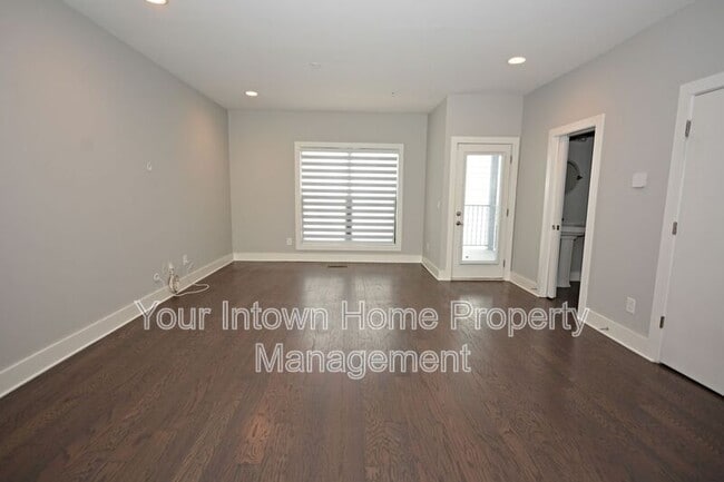 Building Photo - 958 Moda Dr