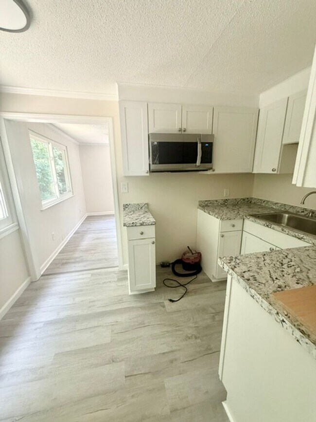 Building Photo - Two bedroom, 2 bath house in Burlington-Coming soon