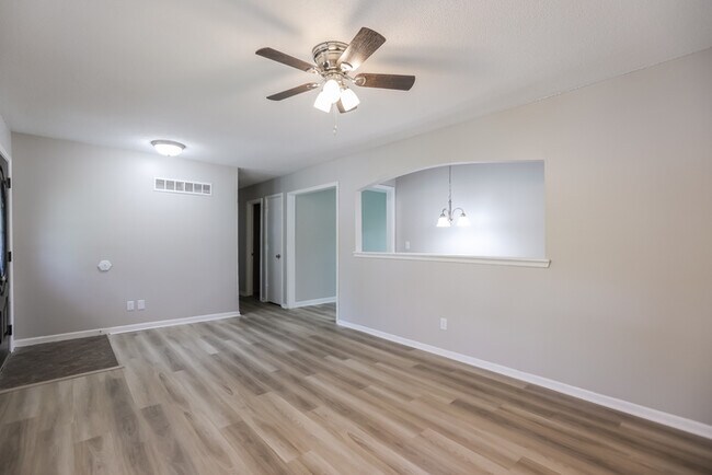 Foto del edificio - 6704 NW Hidden Valley Rd