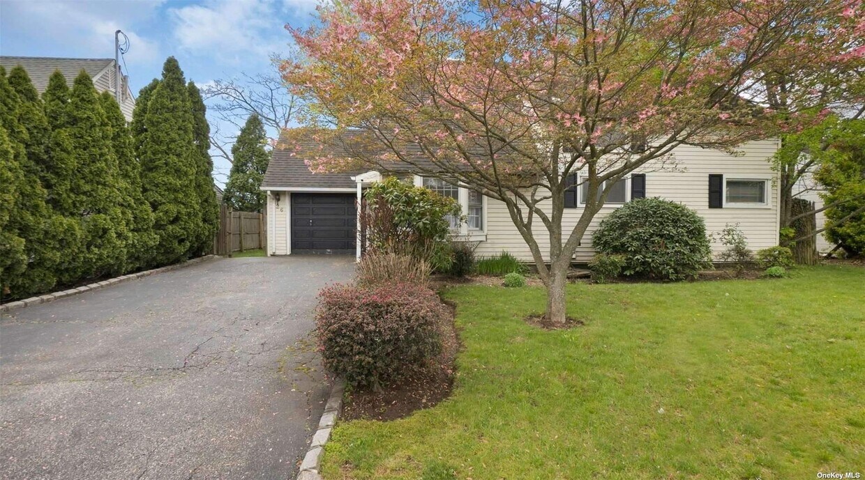 Primary Photo - 26 Carriage Ln