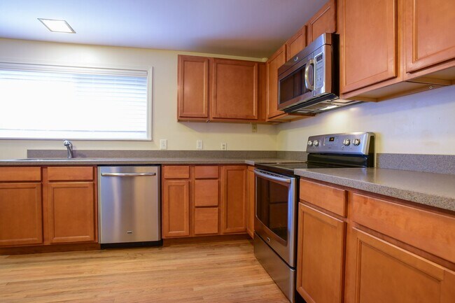 Building Photo - Beautiful 4 bedroom plus office home in Ba...