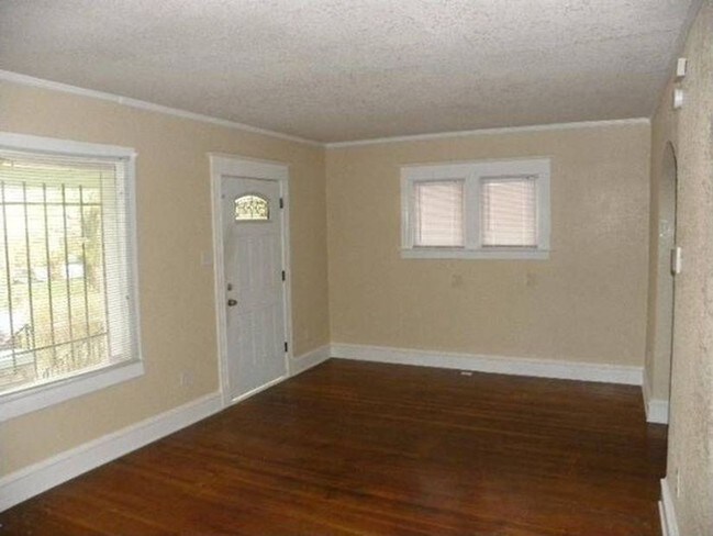 Building Photo - 3 Bedroom Bungalow in Kansas City