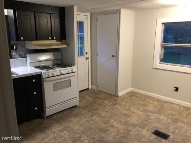 Building Photo - 2 br, 1 bath Mobile Home - 109 Freedom Dr