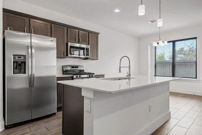 Building Photo - 12315 Maypole Bend