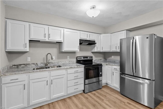Photo - 811 S Grosvenor Court Townhome