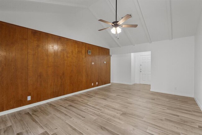 Foto del edificio - 703 Huntingdon Pl