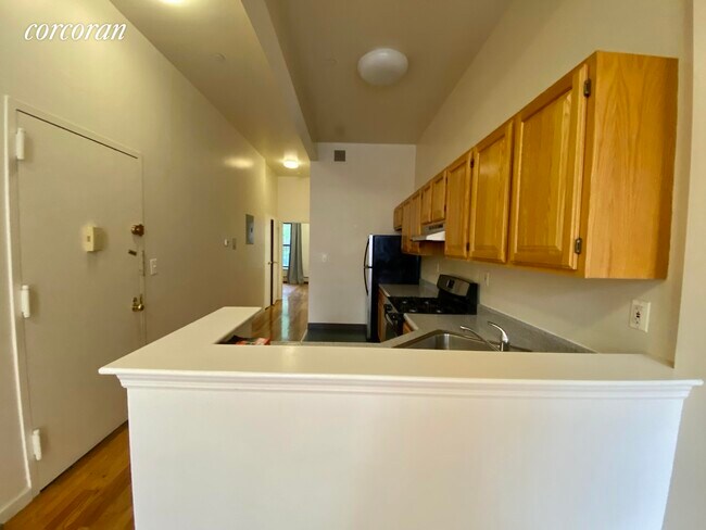 Building Photo - 111 W 126th St