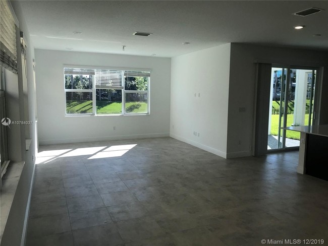 Building Photo - 4036 Veleiros Blvd