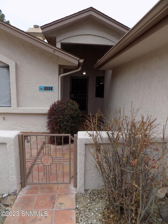 Building Photo - 3006 Buena Vida Cir