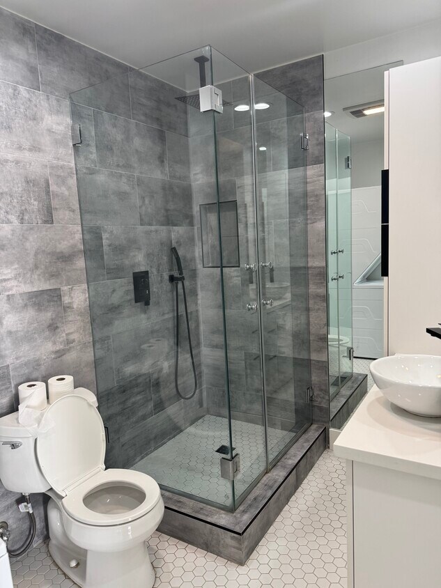 Foto principal - 5646 Woodman Ave