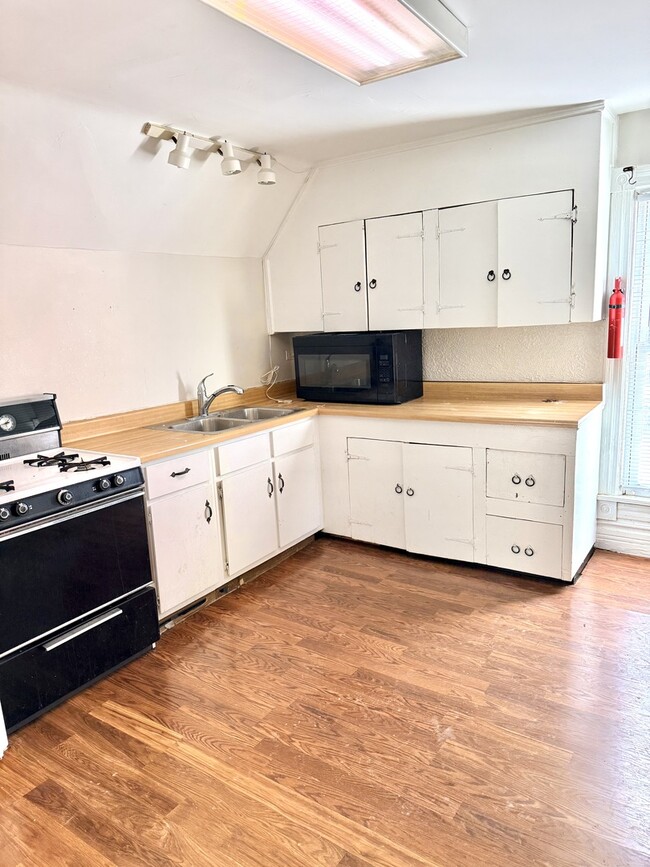 Foto del edificio - 674 St Charles St