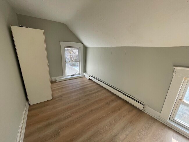 Foto del edificio - 52 Chestnut Ave