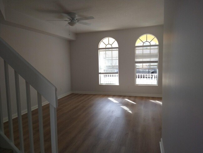 Building Photo - 157 Promenade Way